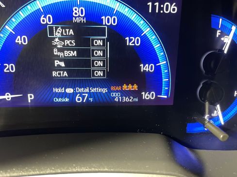 Certified 2022 Toyota Corolla Cross XLE w/ Convenience Package AWD/4WD image 19
