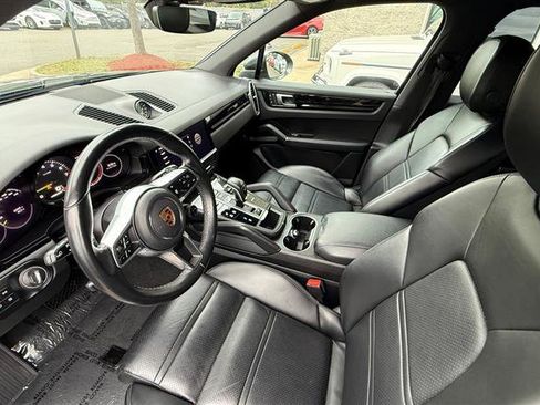 Used 2023 Porsche Cayenne w/ Premium Package image 11