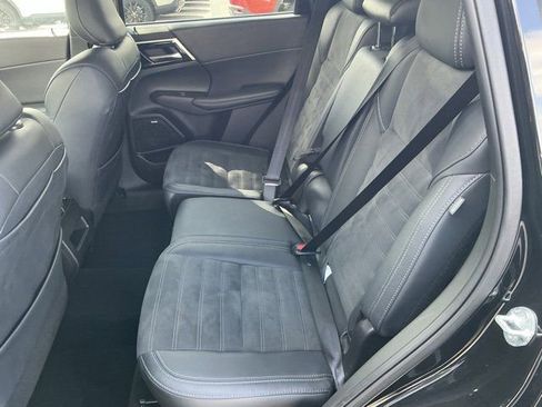 Used 2025 Mitsubishi Outlander SE AWD/4WD image 14