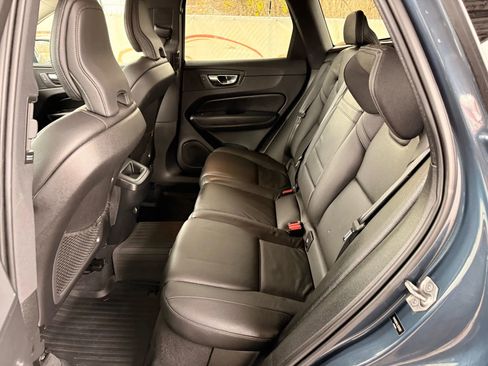 Used 2020 Volvo XC60 T5 Momentum w/ Protection Package image 16