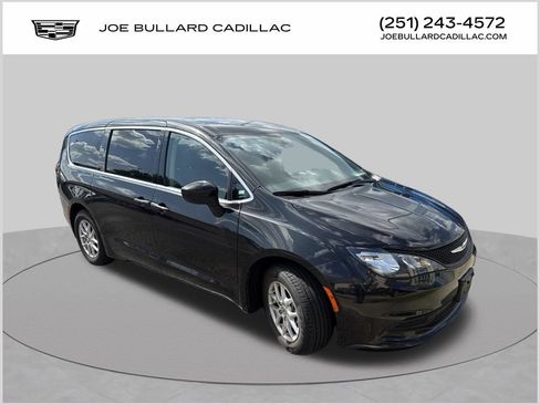 Used 2023 Chrysler Voyager LX FWD image 1