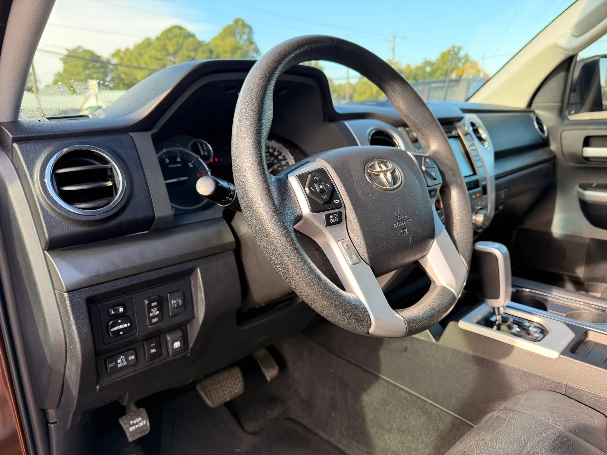 Used 2017 Toyota Tundra SR5 w/ SR5 Upgrade Package RWD image 15