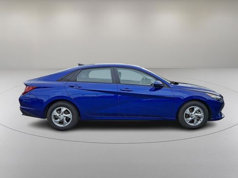 Certified 2023 Hyundai Elantra SE image 12