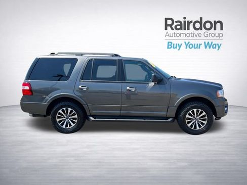 Used 2016 Ford Expedition XLT w/ Equipment Group 202A AWD/4WD image 8