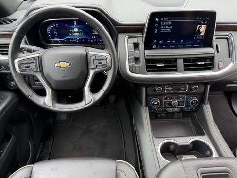 Used 2024 Chevrolet Suburban Premier w/ Premium Package AWD/4WD image 8