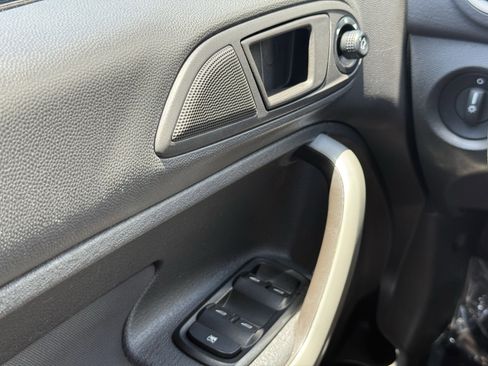 Used 2013 Ford Fiesta SE w/ Super Fuel Economy Pkg FWD image 22