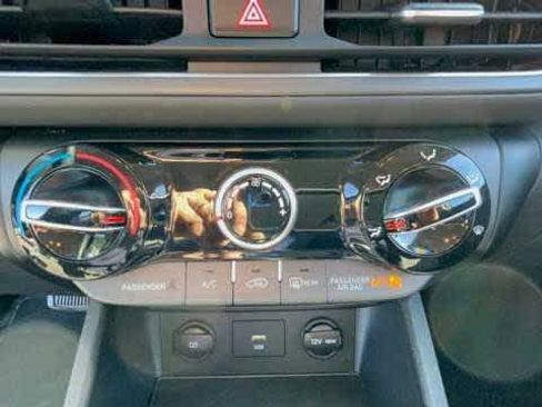 Used 2022 Hyundai Kona SE AWD/4WD image 17