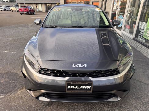 Used 2023 Kia Forte LXS image 2