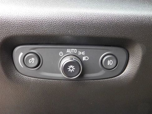 Used 2020 Chevrolet Traverse LT image 26