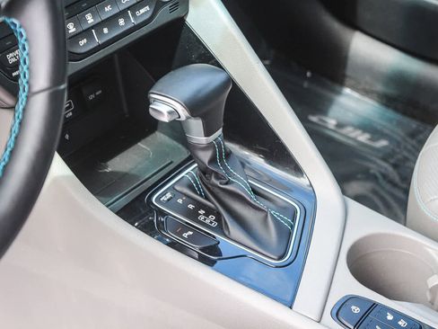 Used 2019 Kia Niro Touring FWD image 26