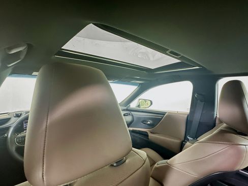 Used 2024 Lexus ES 350 w/ Premium Package image 27