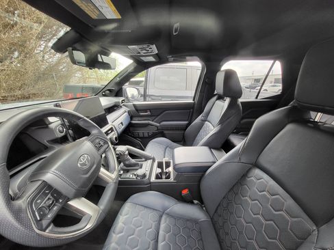 Used 2025 Toyota 4Runner 4WD image 10