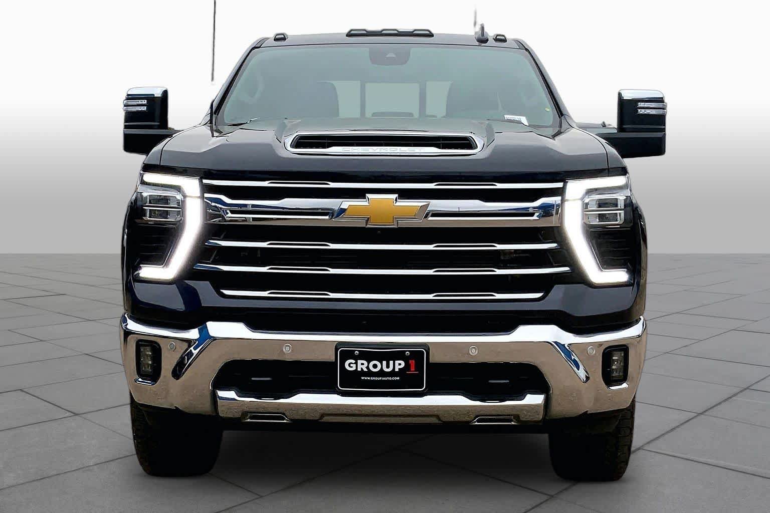 Used 2024 Chevrolet Silverado 2500 LTZ w/ LTZ Convenience Package AWD/4WD image 4