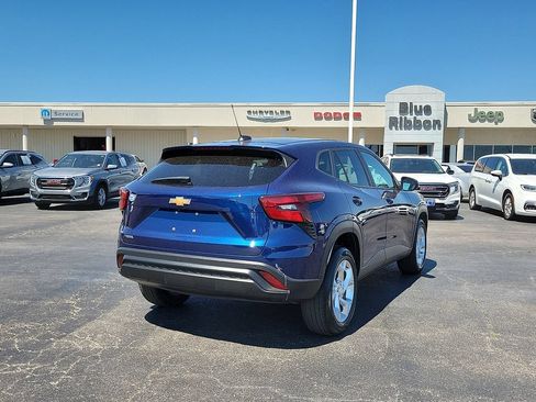 Used 2024 Chevrolet Trax LS w/ LS Convenience Package FWD image 5