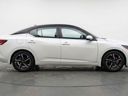 Used 2025 Nissan Sentra SV FWD image 11