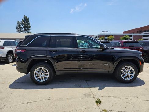 New 2026 Jeep Grand Cherokee Laredo RWD image 4