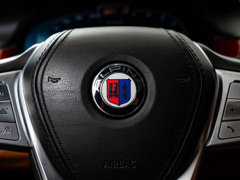 Certified 2022 BMW ALPINA B7 xDrive w/ Luxury Rear Seating Package image 33