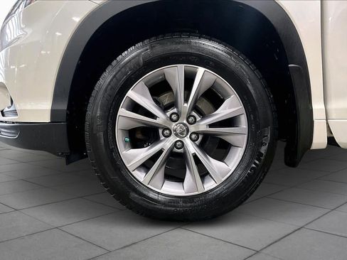 Used 2014 Toyota Highlander XLE image 11