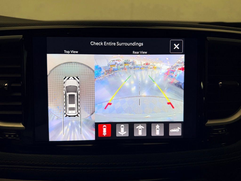 Used 2023 Chrysler Pacifica Pinnacle FWD image 24