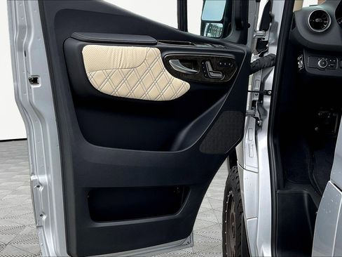 Used 2022 Mercedes-Benz Sprinter 2500 image 19