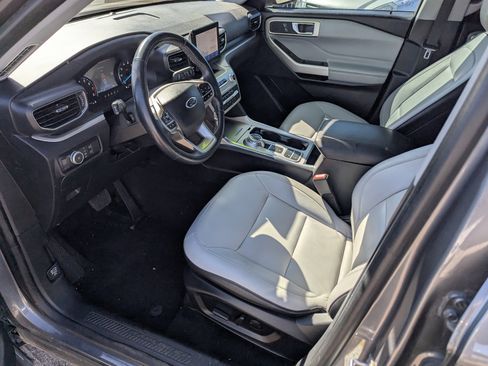 Used 2021 Ford Explorer XLT w/ Equipment Group 202A image 9