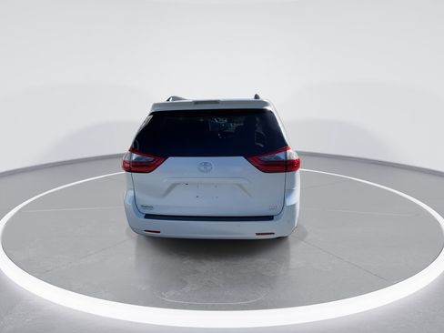 Used 2020 Toyota Sienna XLE w/ XLE Navigation Package AWD/4WD image 17