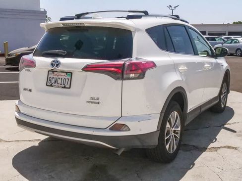 Used 2018 Toyota RAV4 XLE AWD/4WD image 9