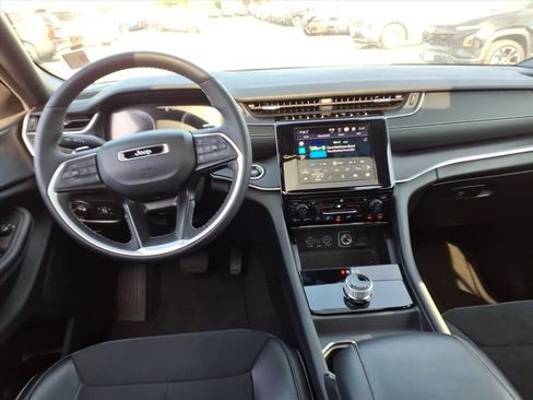 Used 2023 Jeep Grand Cherokee Altitude AWD/4WD image 15