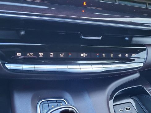 Certified 2024 Cadillac Escalade Premium Luxury Platinum image 23