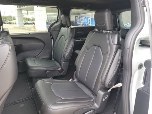 New 2026 Chrysler Voyager LX image 16