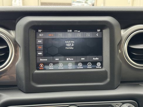 Used 2018 Jeep Wrangler Unlimited Sahara w/ Cold Weather Group AWD/4WD image 13