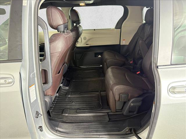 Used 2022 Toyota Sienna Platinum FWD image 22