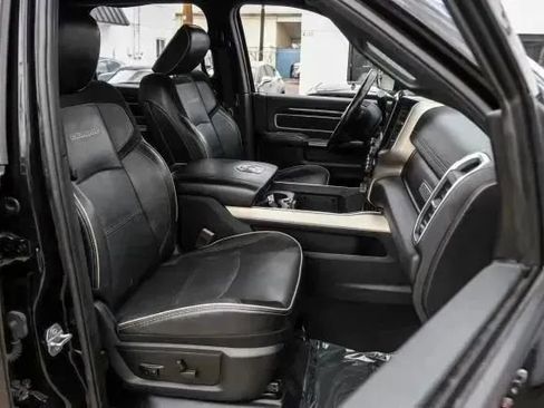 Used 2019 RAM 2500 Laramie w/ Black Appearance Package AWD/4WD image 32