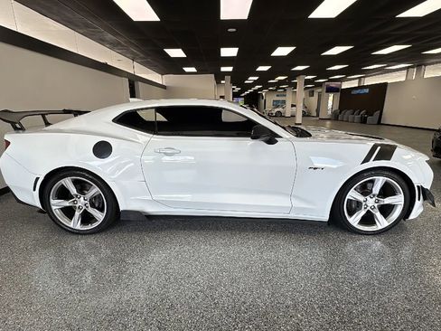 Used 2017 Chevrolet Camaro SS RWD image 8