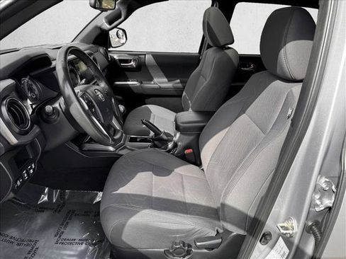 Used 2017 Toyota Tacoma TRD Sport w/ Premium & Technology Package image 9