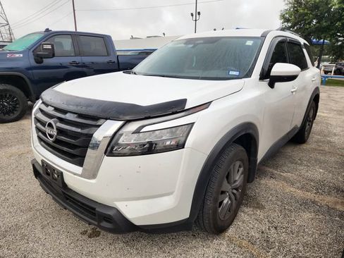 Used 2025 Nissan Pathfinder SV w/ Cargo Package FWD image 3