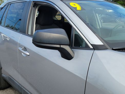 Certified 2019 Toyota RAV4 LE FWD image 9
