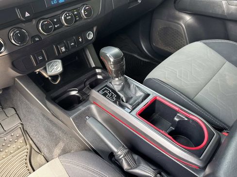 Used 2022 Toyota Tacoma TRD Off-Road AWD/4WD image 26