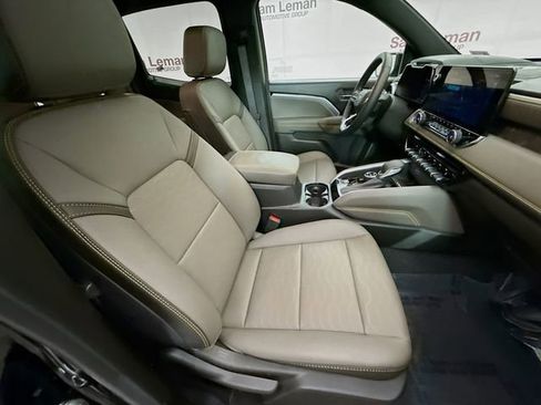 Used 2025 Chevrolet Colorado ZR2 w/ Technology Package image 31