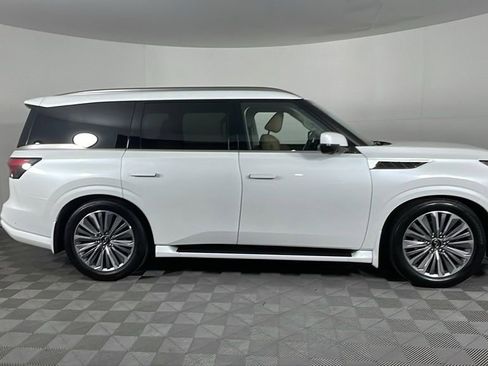 New 2025 INFINITI QX80 Luxe image 2