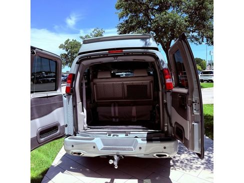 Used 2025 GMC Savana 2500 w/ Driver Convenience Package RWD image 31