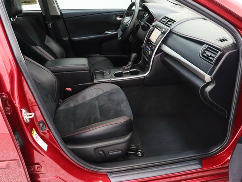 Used 2016 Toyota Camry XSE w/ Moonroof Package FWD image 40
