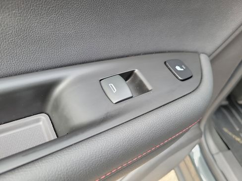 Used 2019 Chevrolet Blazer RS image 16