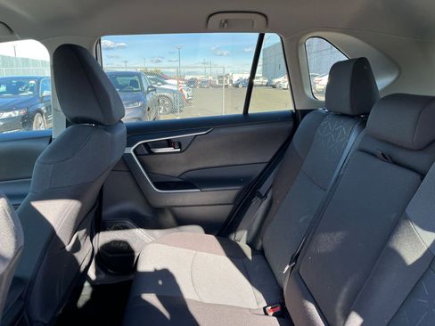 Used 2025 Toyota RAV4 XLE image 39