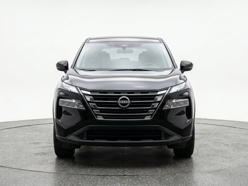 Used 2025 Nissan Rogue SV AWD/4WD image 2