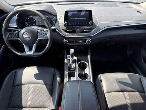 Used 2025 Nissan Altima 2.5 SR FWD image 10
