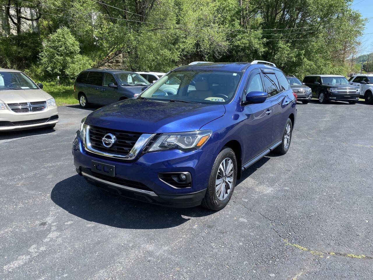 Used 2017 Nissan Pathfinder S AWD/4WD image 1