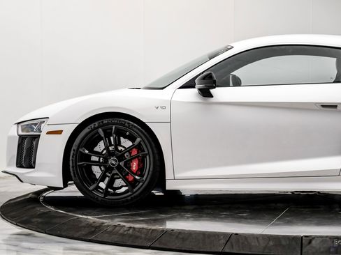 Used 2018 Audi R8 V10 RWD image 10