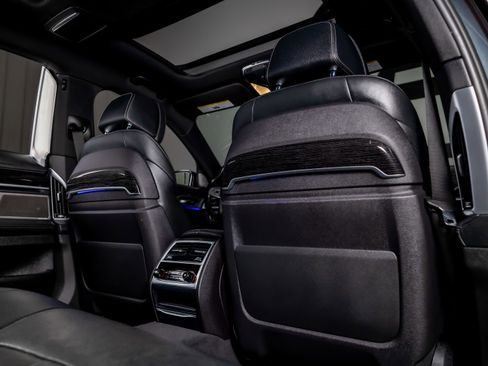 Used 2019 BMW 740i w/ Executive Package image 23