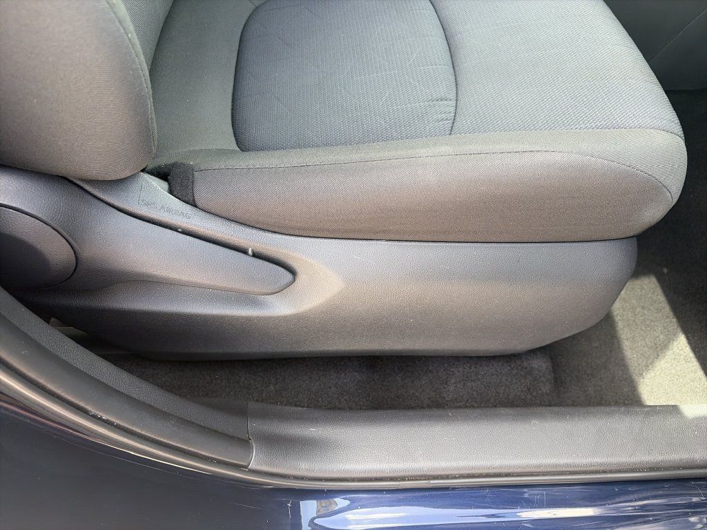 Used 2025 Toyota RAV4 XLE FWD image 32